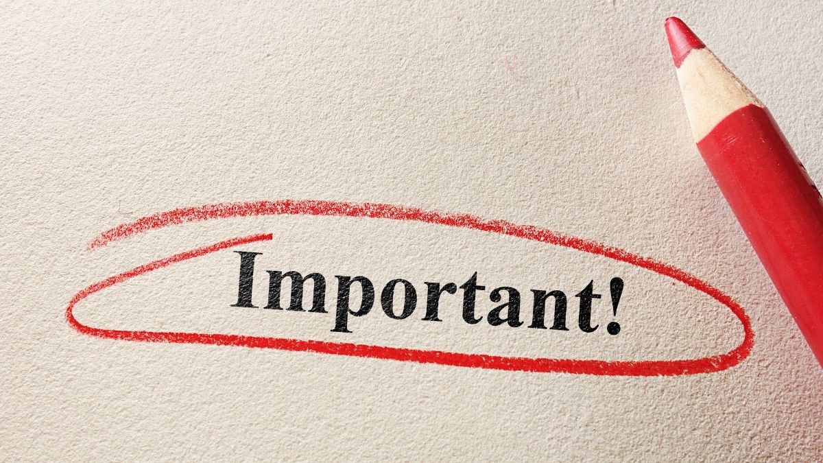 Importantと書かれた赤丸付きメモ
